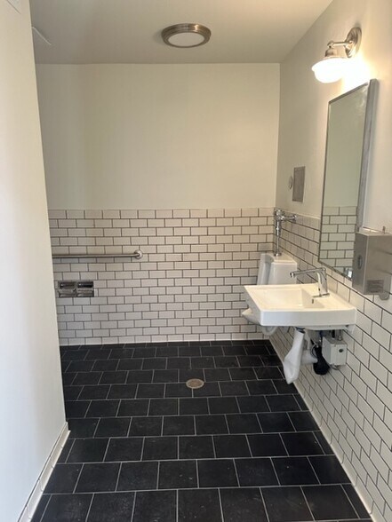 More Photos Of 1021 Alpine St, Los Angeles Storefront Retail Office For Lease