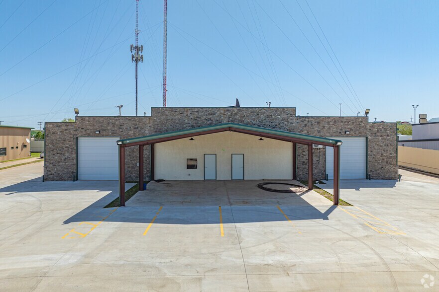 More Photos Of 6600 S I 35 Service Rd, Oklahoma City Flex For Lease