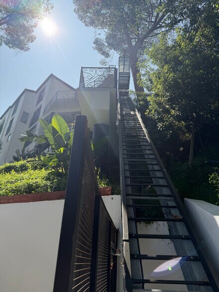 More Photos Of 1301 N Beverly Dr, Beverly Hills Specialty For Sale