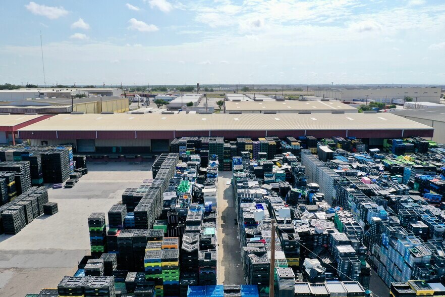 More Photos Of 14209 Distribution Ave, Laredo Distribution For Sale