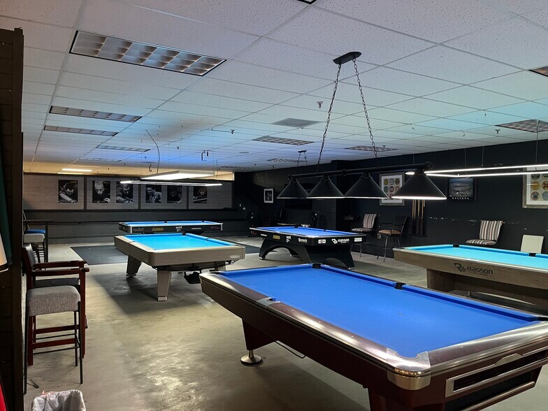 More Photos Of 5585 University Blvd W, Jacksonville Storefront Retail Office For Sale