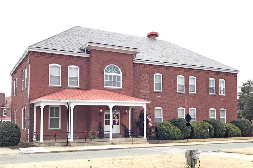 More Photos Of 33 Ingalls Rd, Fort Monroe Unknown For Lease