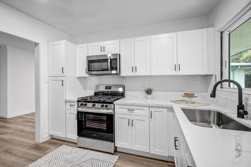 More Photos Of 4936 Coliseum St, Los Angeles Multifamily For Sale