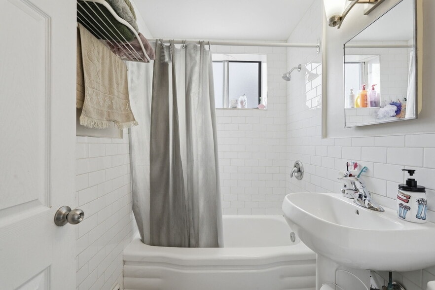 More Photos Of 1254 Fennell Ave E, Hamilton Apartments For Sale