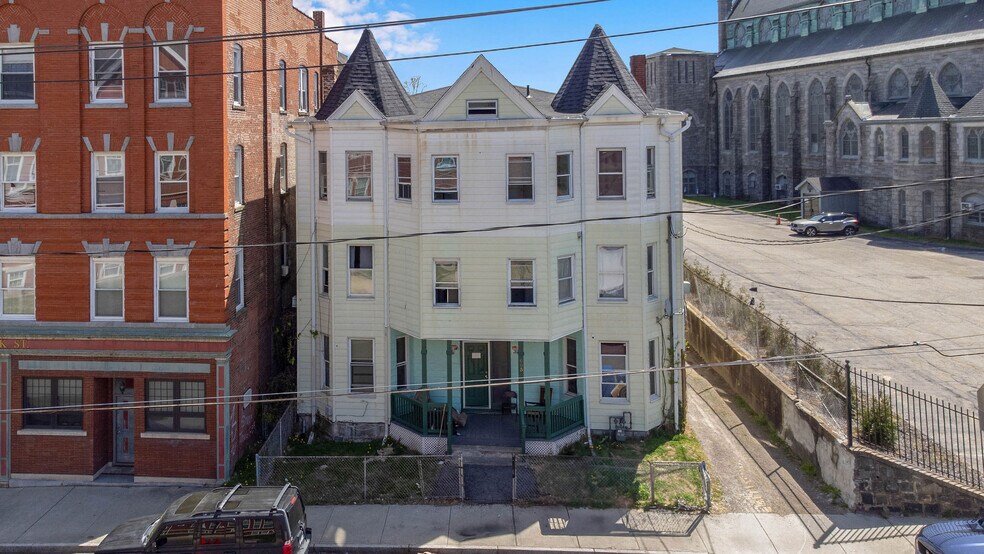 More Photos Of 995 Bank St, Waterbury Apartments For Sale