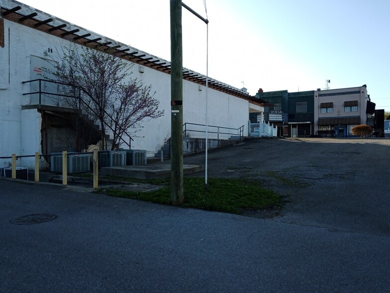 More Photos Of 525 Main St, Altavista Restaurant For Sale