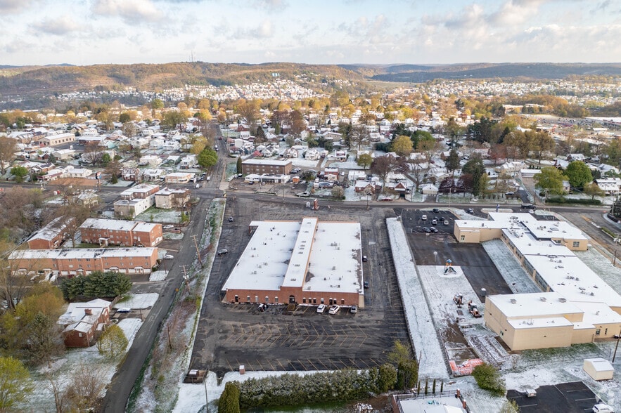 More Photos Of 2300 Freeport Rd, New Kensington Office Residential For Lease