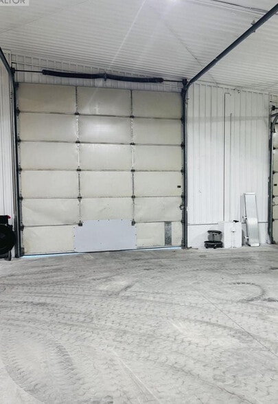 More Photos Of 995841 Mono-Adjala Tline, Rosemont Warehouse For Sale