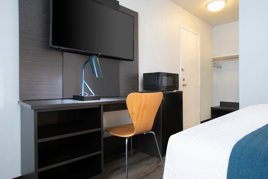 More Photos Of 1564 E Main St, Woodland Hotel For Sale