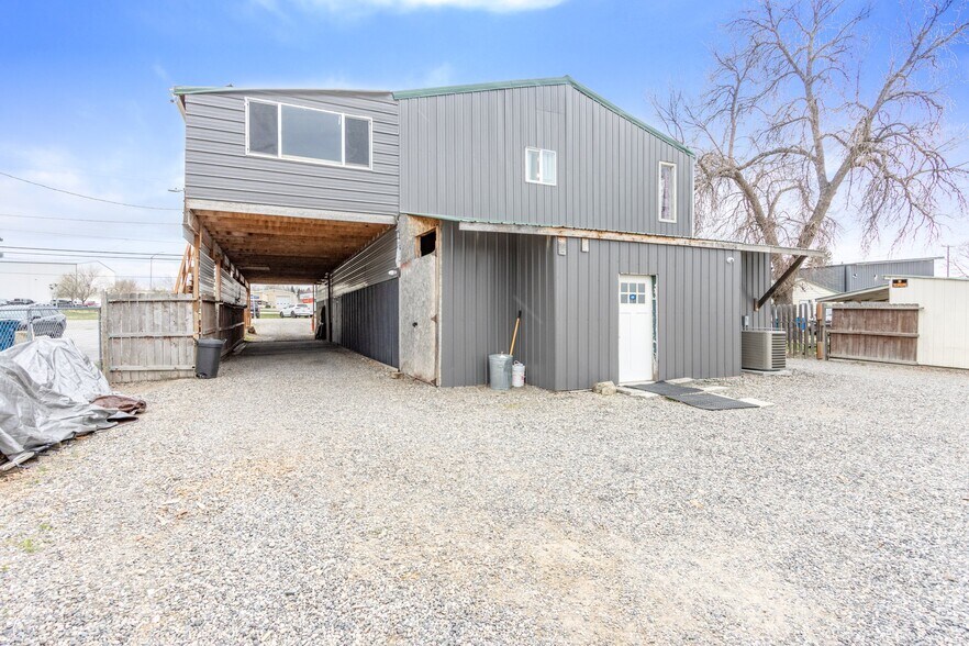 More Photos Of 1419 Old Hardin Rd, Billings Flex For Sale