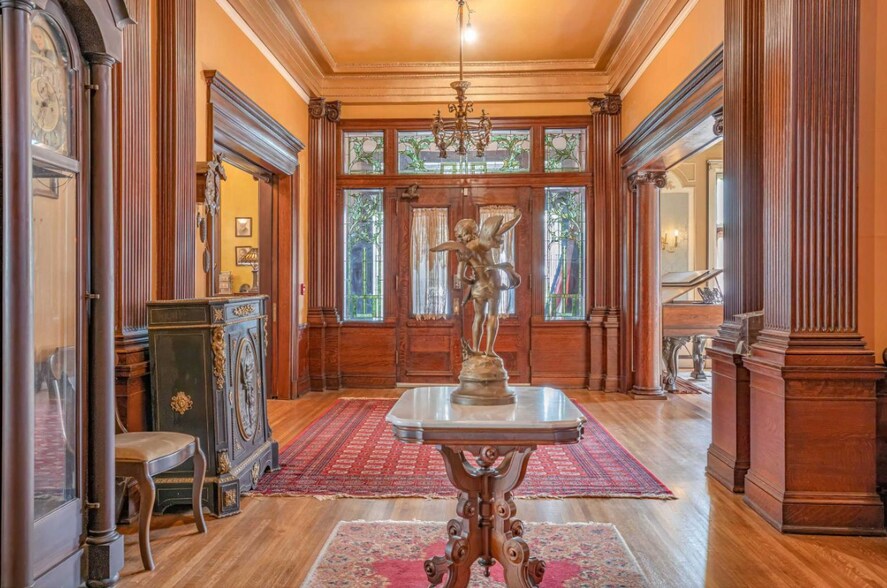 More Photos Of 623 Broadway St, Baraboo Specialty For Sale