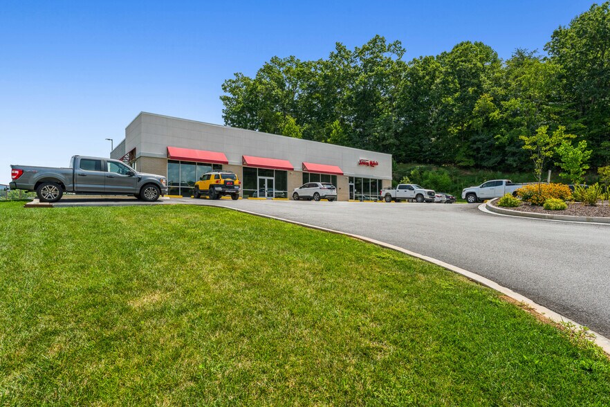 More Photos Of 31 Berry Blvd, Franklin Freestanding For Sale
