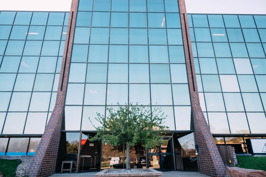 Primary Photo Of 770 N Cotner Blvd, Lincoln Office For Lease