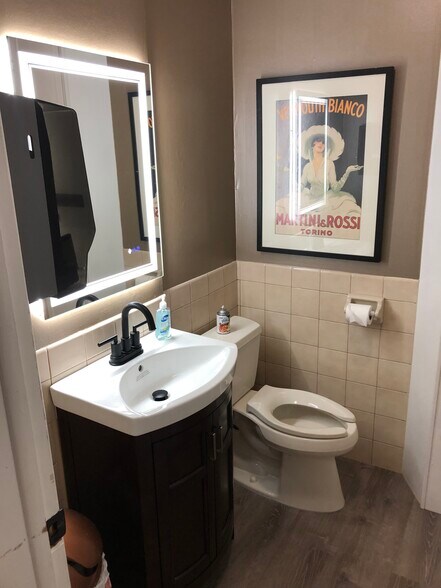 More Photos Of 624 S 92nd St, Milwaukee Freestanding For Lease