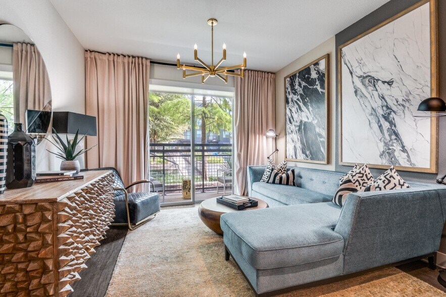 More Photos Of 305 W Commerce St, Dallas Apartments For Lease