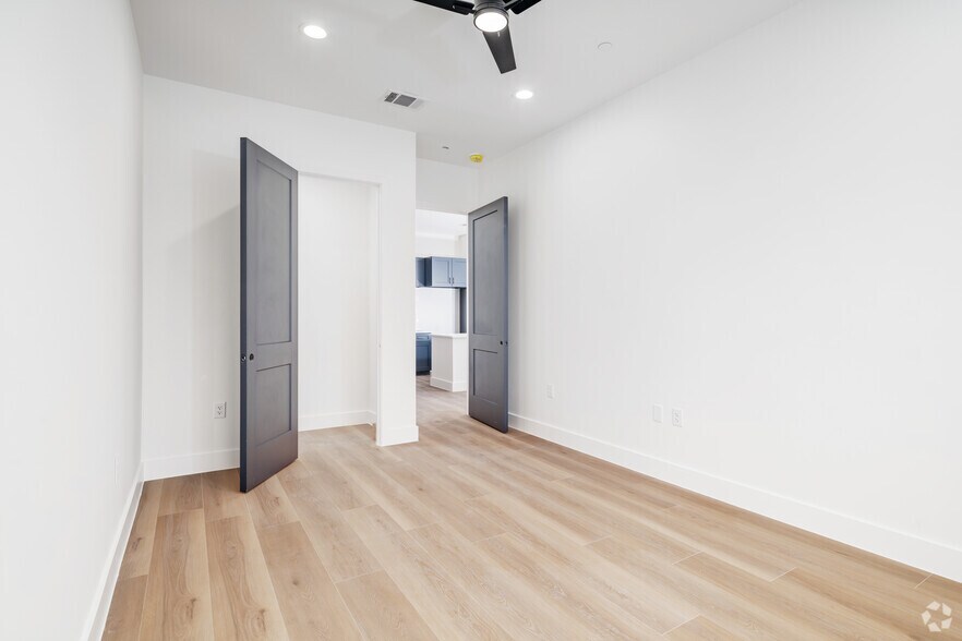 More Photos Of 10899 S Hausman Rd, San Antonio Apartments For Sale