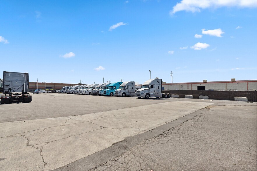 More Photos Of 4451 N Brawley Ave, Fresno Warehouse For Sale