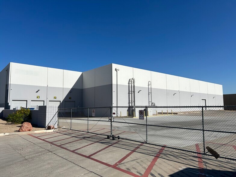 More Photos Of 601 S 55th Ave, Phoenix Warehouse For Lease