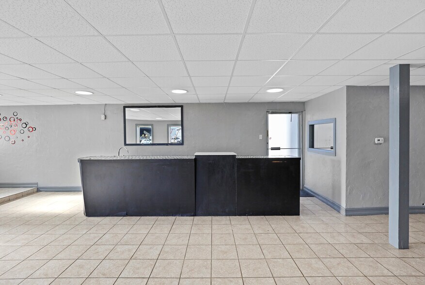 More Photos Of 1850 Easton Blvd, Des Moines Storefront Retail Residential For Sale