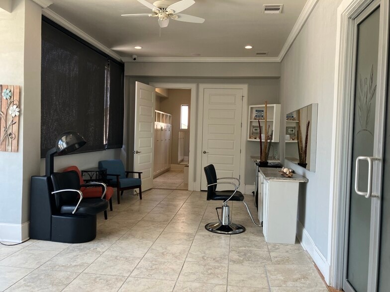 More Photos Of 5721 Winsome Ln, Houston Freestanding For Sale