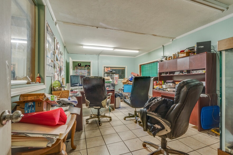 More Photos Of 5560 Highway 19 E, Hampton Manufacturing For Sale