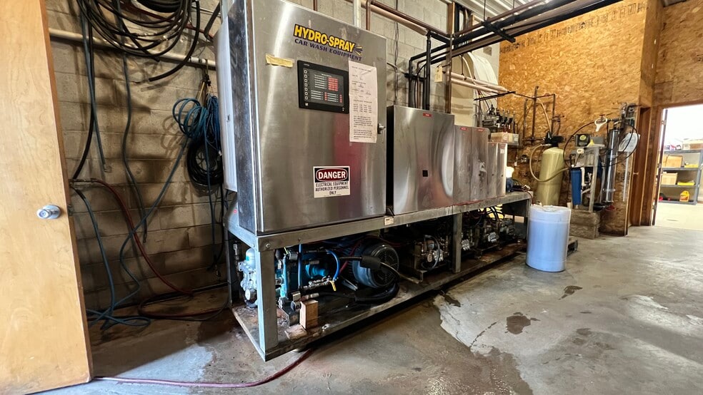 More Photos Of 506 W 7th St, Evart Carwash For Sale