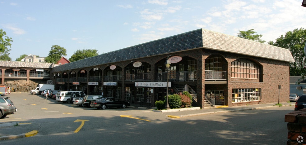 More Photos Of 165 Pleasant St, Marblehead Freestanding For Lease