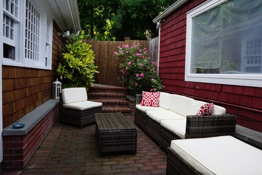 More Photos Of 15 Grand Ave, Shelter Island Heights Restaurant For Sale