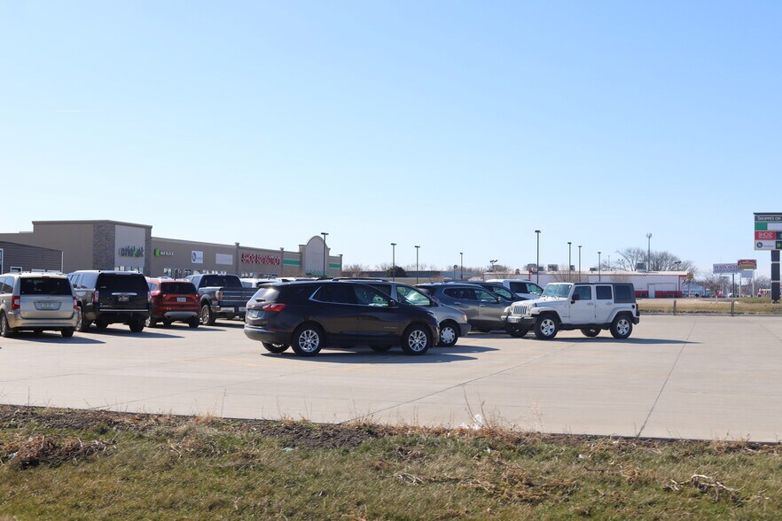 More Photos Of 1607 Lake Ave, Storm Lake Medical For Sale