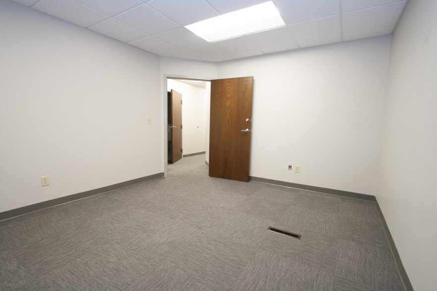 More Photos Of 522 Faxon Rd N, Norwood Young America Medical For Lease