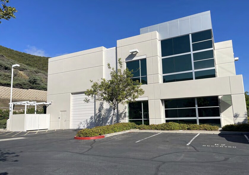 More Photos Of 27313 Via Industria, Temecula Light Distribution For Sale