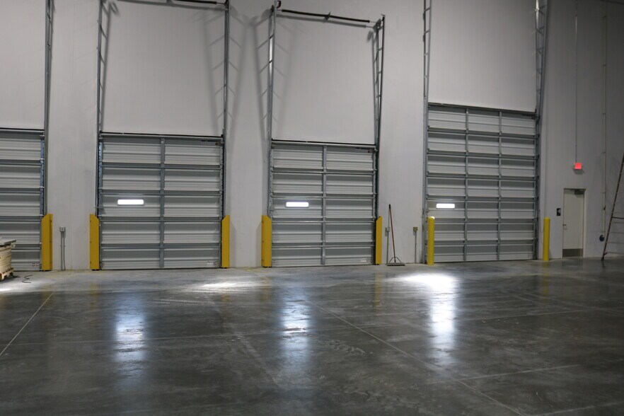 More Photos Of 0000 Eastport Rd, Jacksonville Unknown For Lease