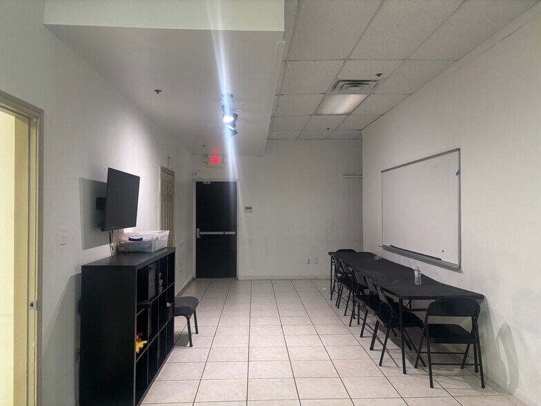 More Photos Of 3300-3350 S Watson Rd, Arlington Unknown For Lease