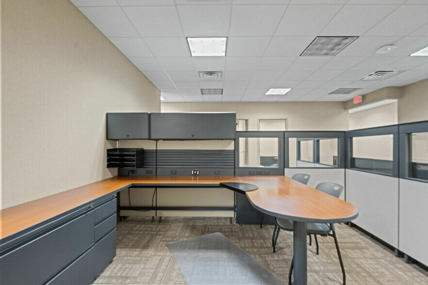 More Photos Of 326 Partnership Pky, Maryville Loft Creative Space For Sale