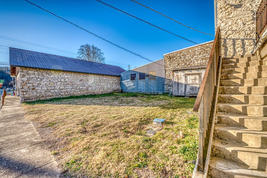 More Photos Of 103 Church St, Jasper Office Residential For Sale