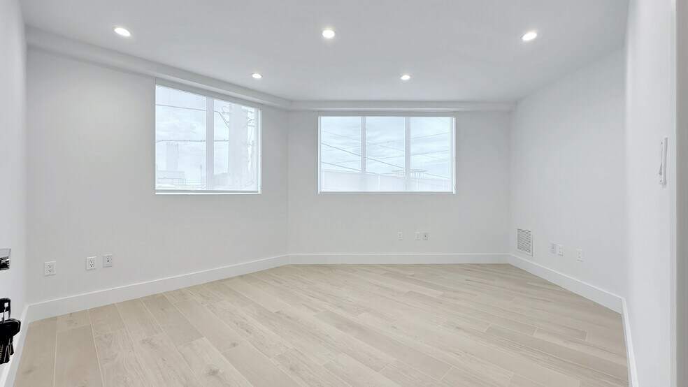 More Photos Of 6700 NE 2nd Ct, Miami Warehouse For Lease