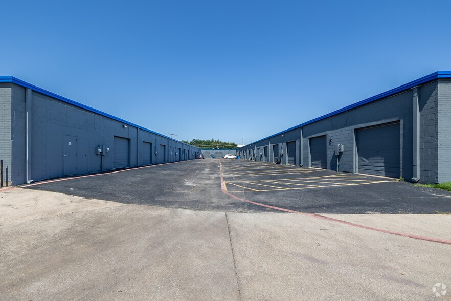 More Photos Of 3201-3207 E Pioneer Pky, Arlington Unknown For Lease