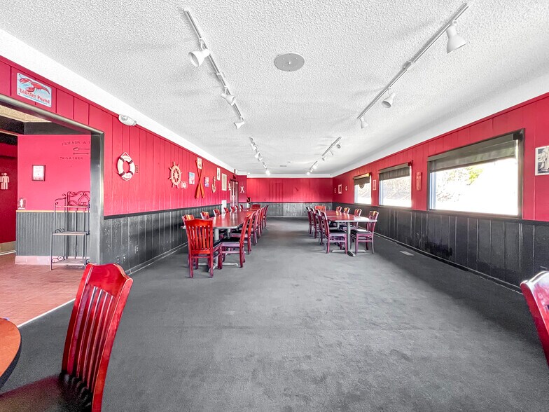 More Photos Of 15371 Highway 13 S, Hurricane Mills Restaurant For Lease