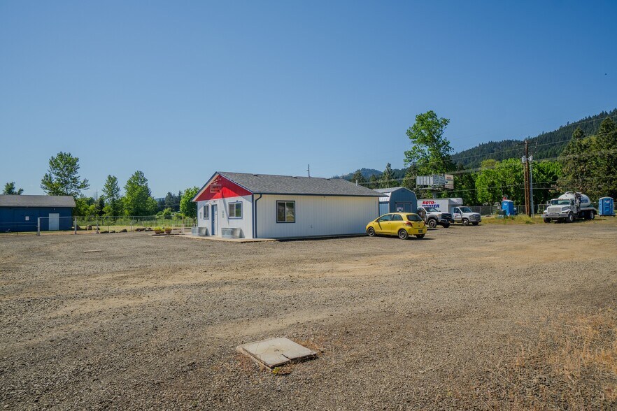 More Photos Of 215 Lawson Ln, Tenmile Warehouse For Sale