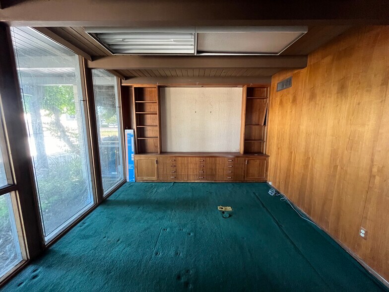 More Photos Of 3183 S Parkway Dr, Fresno Office For Lease