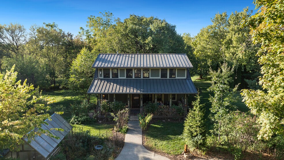 More Photos Of 409 N State St, Franklin Grove Hotel For Sale