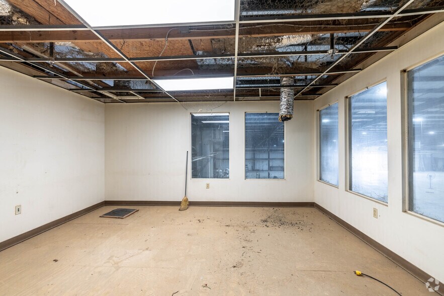 More Photos Of 4669 Mount Sharon Rd, Greenbrier Industrial For Lease