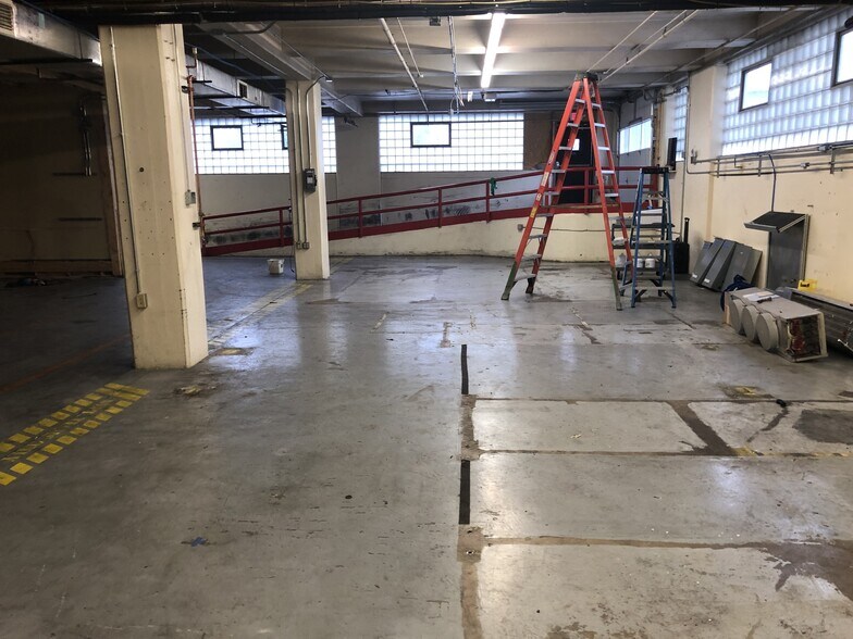 More Photos Of 2 W Wyomissing Ave, Mohnton Manufacturing For Lease