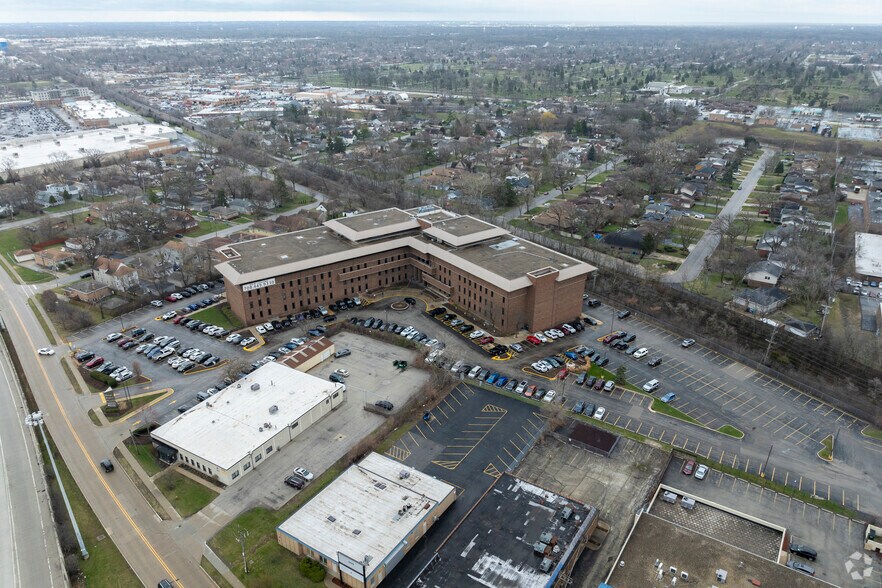 More Photos Of 4415 W Harrison St, Hillside Office For Lease