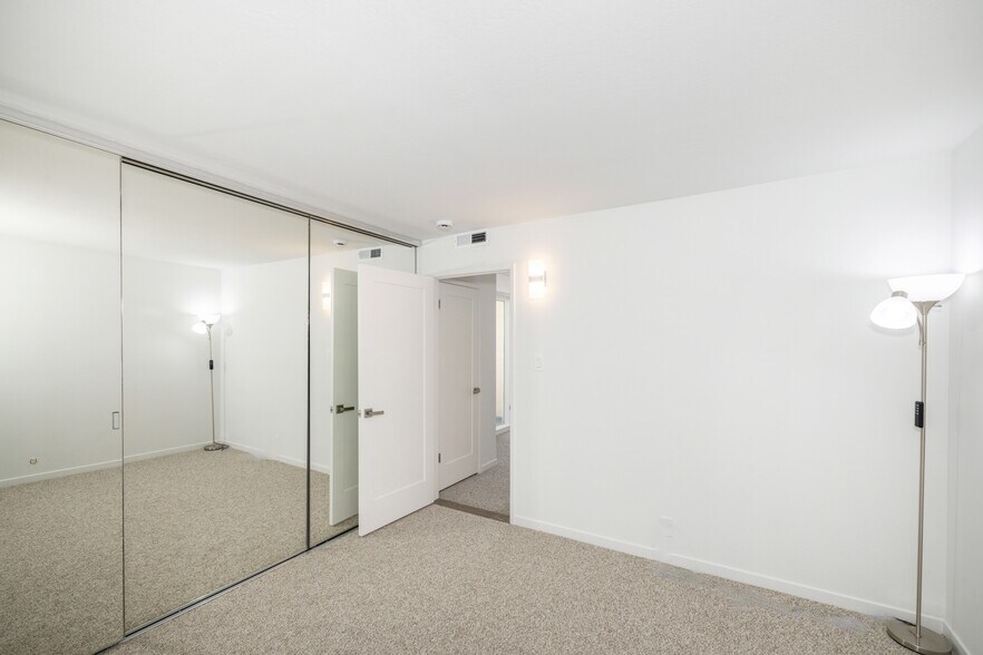 More Photos Of 833 Corbett Ave, San Francisco Apartments For Sale