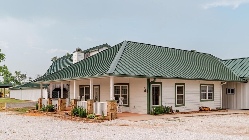 More Photos Of 352 MO-245, Dadeville Horse Stables For Sale