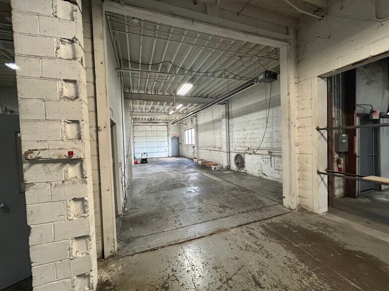 More Photos Of 2019 W Lusher Ave, Elkhart Warehouse For Sale