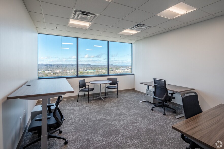 More Photos Of 214 Overlook Cir, Brentwood Office For Sale