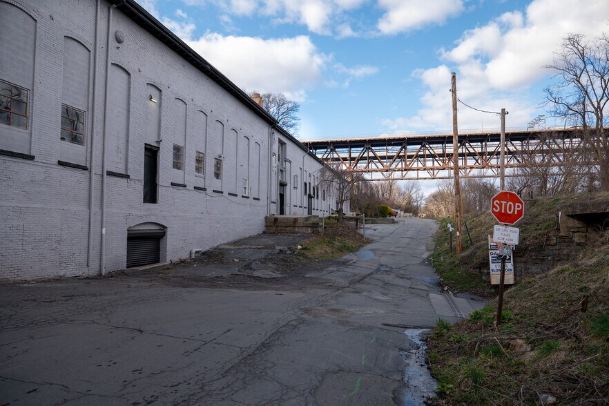 More Photos Of 392 N Montgomery St, Newburgh Manufacturing For Lease