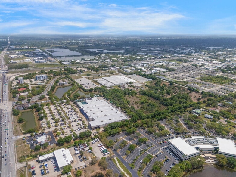 More Photos Of 100-106 Cattlemen Rd, Sarasota Distribution For Sale